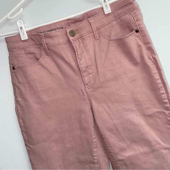 2 for $20 or 5 for $40
TALBOTS JEANS - SIZE 8 - Picture 3 of 11